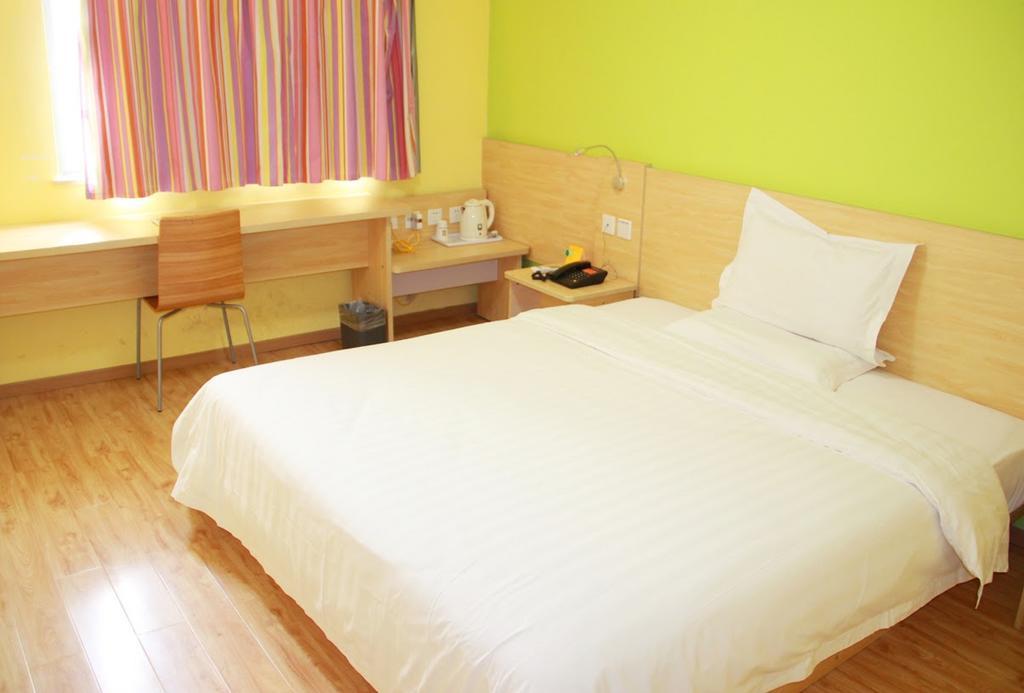 7Days Inn Foshan Dongfang Square Walmart Buitenkant foto