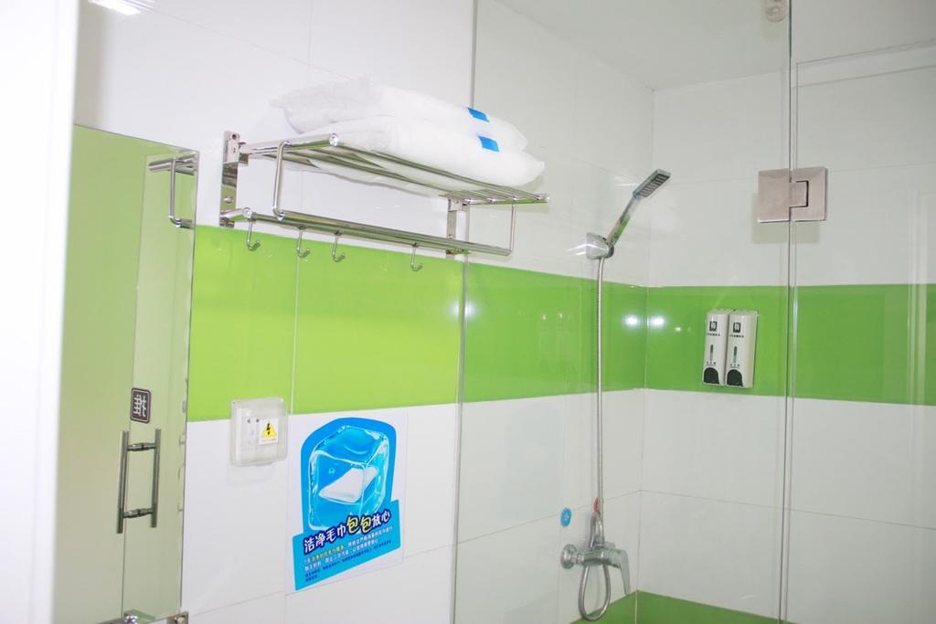 7Days Inn Foshan Dongfang Square Walmart Buitenkant foto